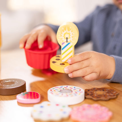 Melissa & Doug Juguetes de viaje 2 en 1: Pasteles, galletas y helados, juguetes de viaje de comida de juego para niños y niñas de 3 años en adelante