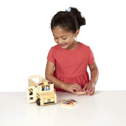 Melissa & Doug Autobus scolaire en bois (jouet classique, 7 figurines de jeu)
