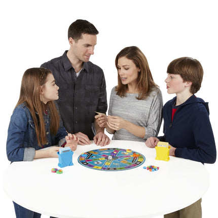 Juego Trivial Pursuit Edición Familiar de Hasbro (edición en inglés)