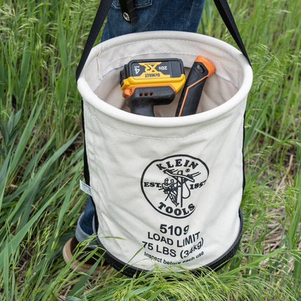Sac à outils en toile Klein Tools 5109, à large ouverture, est fabriqué en toile n° 6 avec fond moulé noir, capacité de charge de 34 kg.