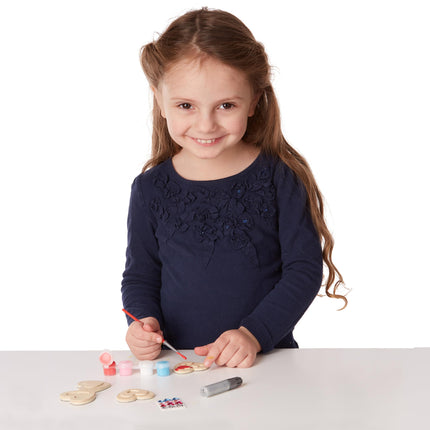 Melissa & Doug Crée par moi ! Kit de Loisirs Créatifs Cœurs en Bois Magnétiques (4 Modèles, 4 Peintures, Autocollants, Colle Pailletée)