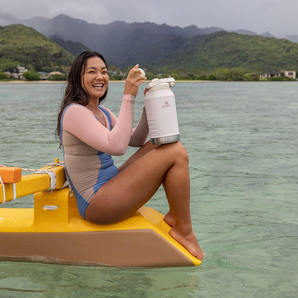 Gourde Stanley IceFlow Fast Flow avec poignée 96 oz | Couvercle à bec incliné à visser | Anti-fuite pour les voyages et le sport | Acier inoxydable isolé | Sans BPA | Frost 2.0