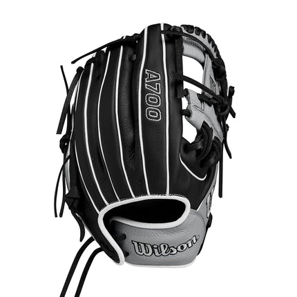 Guante de béisbol Wilson 2024 A700 de 11.5" para infield - Negro/Plata/Blanco, Lanzamiento con mano derecha
