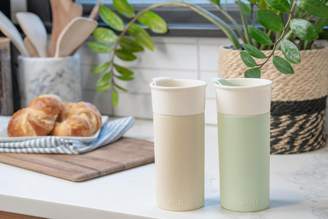 Taza de viaje de cerámica Ello Ogden de 473 ml con tapa deslizante a prueba de salpicaduras y funda protectora de silicona, perfecta para café o té, sin BPA, apta para lavavajillas, color melón