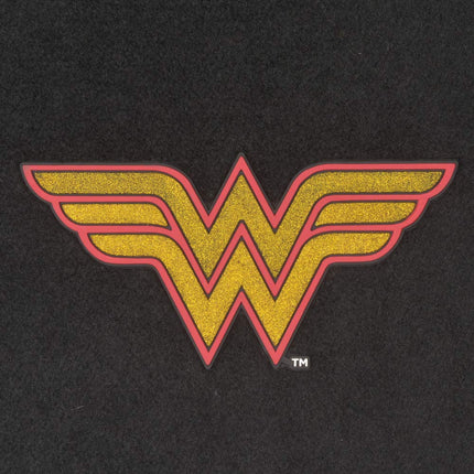 BDK Warner Bros DC Comics Alfombrillas Clásicas de Wonder Woman para Coche - Juego de 4 piezas de Ajuste Universal para Coche, Camioneta, Furgoneta, SUV, Delanteras 66 cm x 42 cm, Traseras 35.5 cm x 42 cm con Agarre Antideslizante