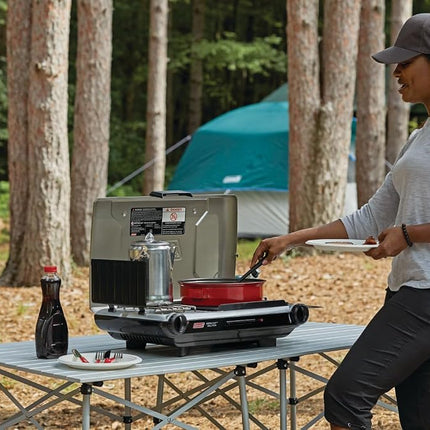 Parrilla y estufa de mesa 2 en 1 Coleman con 2 quemadores ajustables, parrilla/estufa de propano con encendido de botón, protectores contra el viento, bandeja para la grasa y 20,000 BTU de potencia para camping, pícnics y mucho más