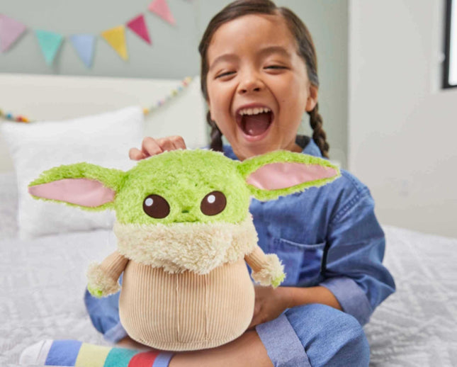 Peluche Star Wars Grogu de Mattel, figurine de 30 cm, poupée personnage douce et pelucheuse avec sons, appuyer sur les mains pour l'activer