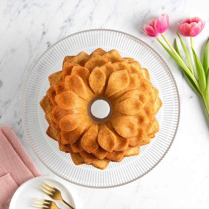 Nordic Ware Blossom Bundt Pan, Original Cast Aluminium Bundt Tin, Official Bundt Cake Tin with Floral Pattern, Cake Mould Colour: Toffee