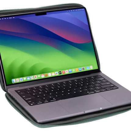 Thule MacBook 14 inch protective case - Hard outer protection - Padded interior to prevent scratches and damage - Use in case