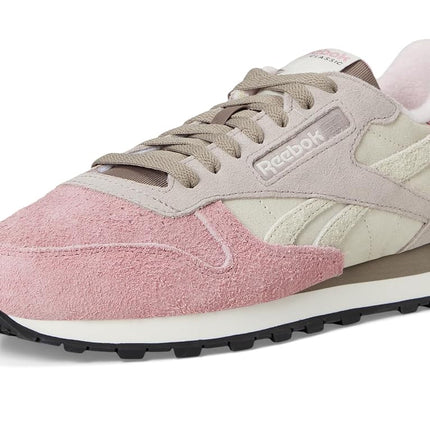 Zapatillas Reebok Unisex-Adult Classic Leather V1, Sand/Hazy Grey/Dusty Rose, 9 Mujer/7.5 Hombre