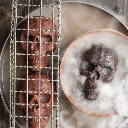 Nordic Ware Skull Cakelet Pan, 3D Cast Aluminium Bundt Tin, Bundt Cake Tin with Skull Pattern, Cake Mould, Bronze