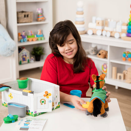 Melissa & Doug Set de Juego de Cuidado de Caballos Feed & Groom con Animal de Peluche