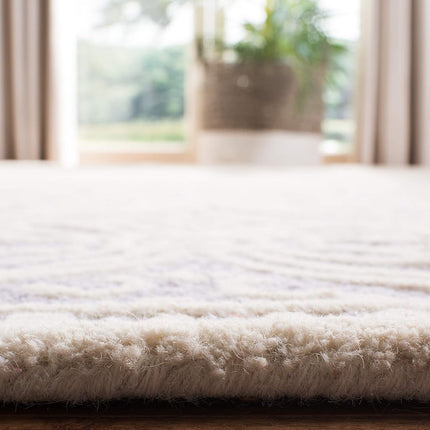 Safavieh Medallion Indoor Hand Tufted Rectangle Area Rug, Cambridge Collection, CAM123, in Lavender / Ivory, 91 X 152 cm for Living Room, Bedroom or Any Indoor Space