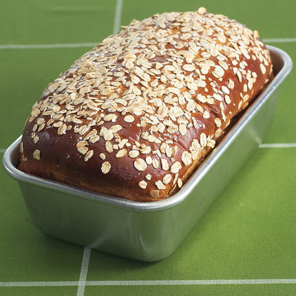 Nordic Ware Naturals 1.5 Pound Loaf Pan, Natural Aluminium Bread Tin with Superior Heat Conductivity, Premium Bakeware Made in the USA, Silver