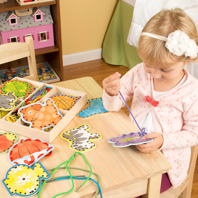 Melissa & Doug Tarjetas de ensartar el abecedario