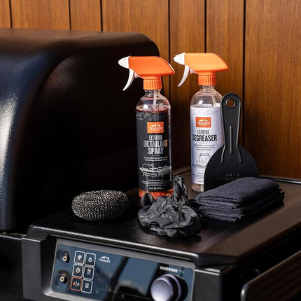 Traeger Grills Deep Cleaning Kit - Outdoor Cleaner Spray (474g), Foaming Degreaser (474g), Scraper & Grill Pad, Microfibre Towels, Nitrile Gloves - Tools