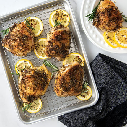 Nordic Ware Naturals® Bandeja de cuarto de hoja con rejilla antiadherente apta para horno