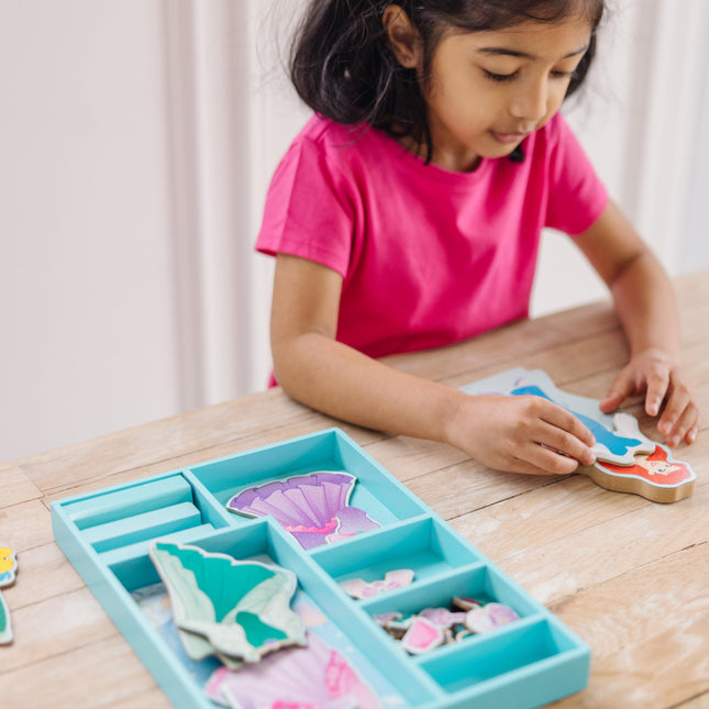 Melissa & Doug Disney Ariel Muñeca Magnética de Madera para Vestir, Juego de Imitación