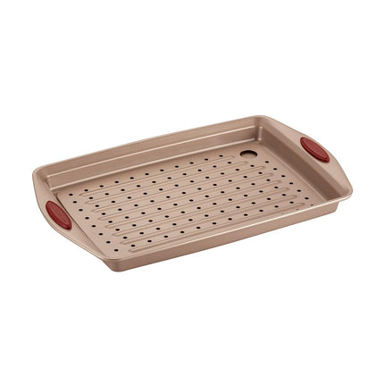 Rachael Ray Juego de 2 sartenes antiadherentes para hornear Cucina con superficie crujiente, color café con leche con mangos de color rojo arándano