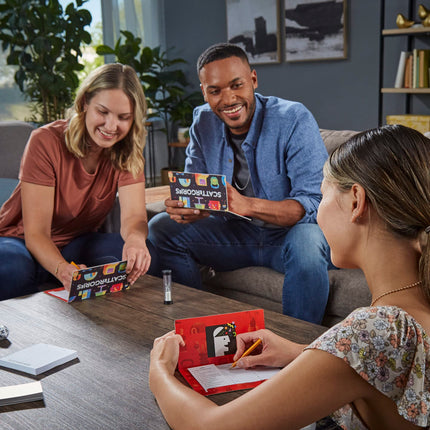 Hasbro Gaming Scattergories Juego Clásico, Juego de Fiesta para Adultos y Adolescentes a partir de 13 años, Juego de Mesa para 2 o más Jugadores