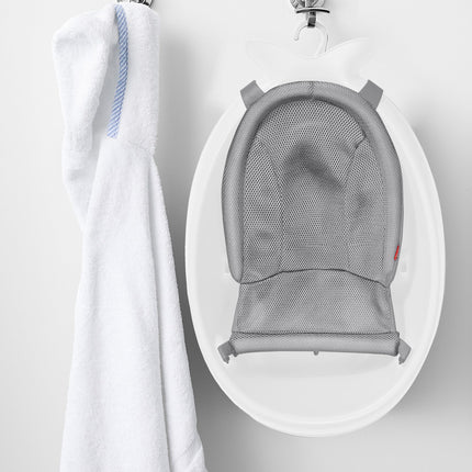 Skip Hop Moby Smart Sling Bathtub 3 Steps PVC Free Phthalate Free Non-Slip Newborn Bath Tub with Drain Plug (from Birth to 25 lbs, White)
