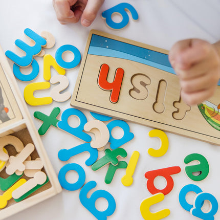 Melissa & Doug See & Spell − Wooden Alphabet Letters with Flash Cards | Educational Word Puzzles for Children | Age 4–6