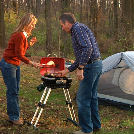 Parrilla de gas portátil Cuisinart Petite Gourmet con VersaStand®, barbacoa compacta pequeña de mesa, superficie de cocción de 150 pulgadas cuadradas, quemador de 5,500 BTU, base telescópica ajustable y asas de transporte (CGG-180C)