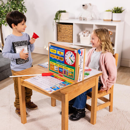 Melissa & Doug ¡A la escuela! Juego de simulación de aula - Sé maestro o estudiante - Certificado FSC