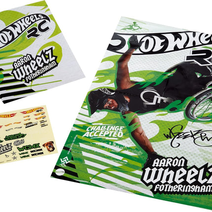 Hot Wheels RC Aaron Wheelz Wheelie Chair, silla de ruedas a control remoto con figura de Aaron "Wheelz" Fotheringham de motocross