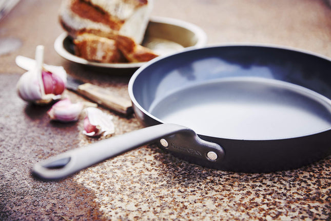 GreenPan Craft Cookware - Sartén antiadherente de cerámica saludable anodizada dura de 9.5", mangos de acero inoxidable fundido, resistente a los arañazos, apta para inducción, lavavajillas y horno, sin PFAS, negra