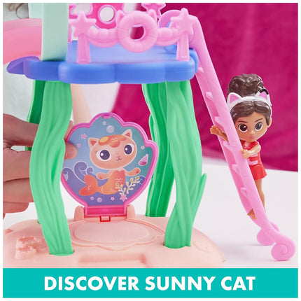 Spin Master Gabby's Dollhouse, Purr-ific Pool Playset with Gabby and Mercat Figures, Color-Changing Mermaid Tails and Pool Accessories Kids Toys for Ages 3 and Up