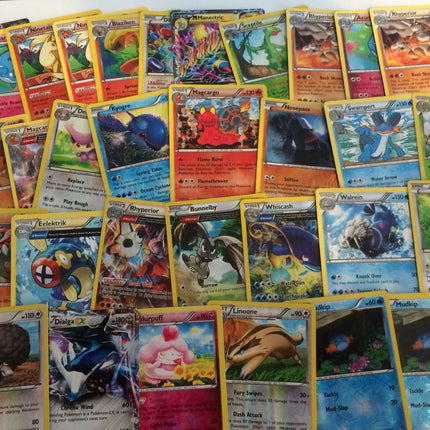 Lote de 50 Cartas de Pokémon con 3 Cartas Reversas u Holo - Cartas de Pokémon Sin Duplicados