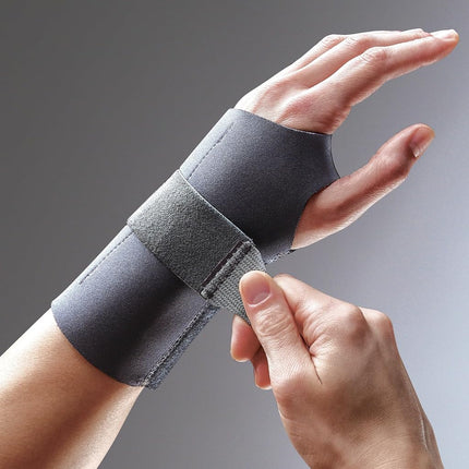 Futuro Energizing Wrist Support, Left Hand, Small/Medium, Black, Moderate Stabilizing Support