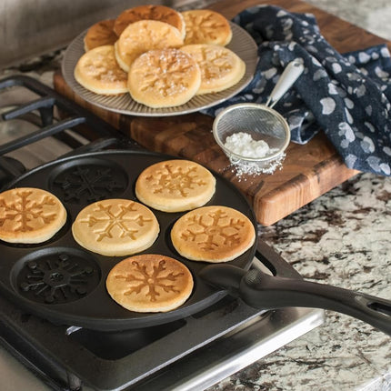 Nordic Ware Falling Snowflakes Pancake Pan, Cast-Aluminium Pancake Frying Pan, Pancake Pan for 7 Pancakes, Mini Pancake Maker - Black