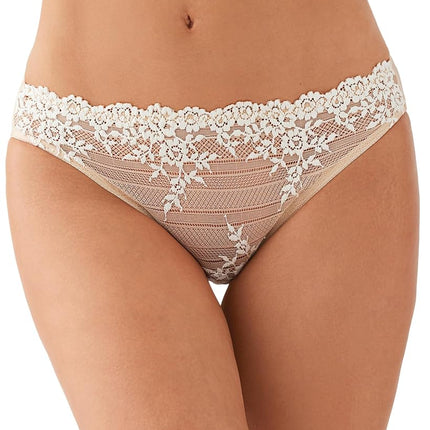 Wacoal Women's Embrace Lace Bikini Panty, Naturall