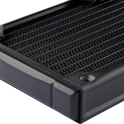 Radiador de refrigeración por agua Corsair Hydro X Series, XR5 de 360 mm (soportes triples para ventiladores de 120 mm, fácil instalación, construcción de cobre de primera calidad, poliuretano, guías integradas para tornillos de ventilador), negro