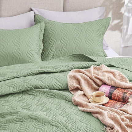 Love's cabin California King Size Quilt Bedding Set Sage Bedspread - Cal King Summer Lightweight Bedspread Comforter - Wave Pattern Coverlet for All Season - 3 Pieces (1 Quilt, 2 Pillow Shams)