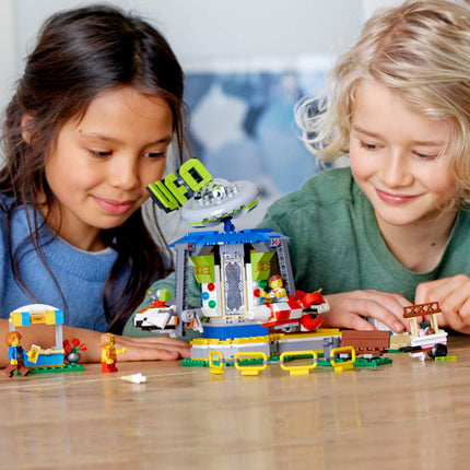 LEGO Creator 3-en-1 Le carrousel de la fête foraine 31095 Kit de construction, Nouveauté 2019 (595 Pièces)