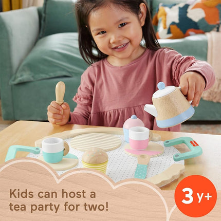 Juego de té de juguete de madera Fisher-Price para juego de imitación, juego de 12 piezas de madera con tetera, tazas y platillos para niños en edad preescolar de 3 años en adelante.