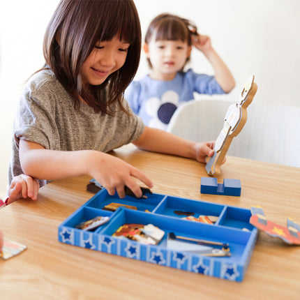 Melissa & Doug Joey - Set magnético de madera para disfrazarse y jugar (más de 25 piezas)