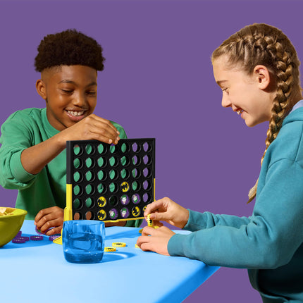 Jeu Puissance 4 Batman | Jeu de société sur le thème de Batman | À partir de 6 ans | Pour 2 joueurs | Jeux de stratégie pour enfants et familles (Exclusivité Amazon)