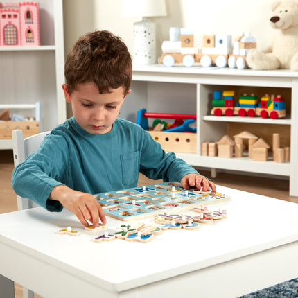 Puzle de clavijas de madera del abecedario de los clásicos de Disney de Melissa & Doug