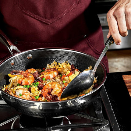 HexClad Hybrid Nonstick 25 cm Wok, Stay-Cool Handle, Dishwasher-Friendly, Oven-Safe Up to 480°C, Induction Ready, Compatible with All Cooktops
