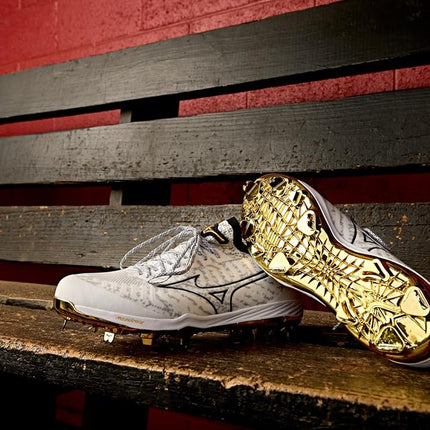 Mizuno Dominant Knit 2 Low Metal Cleat para hombre, blanco/dorado, 15