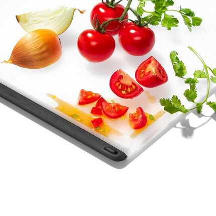 OXO Good Grips - Juego de 2 tablas de cortar de plástico (paquete de 1) Transparente