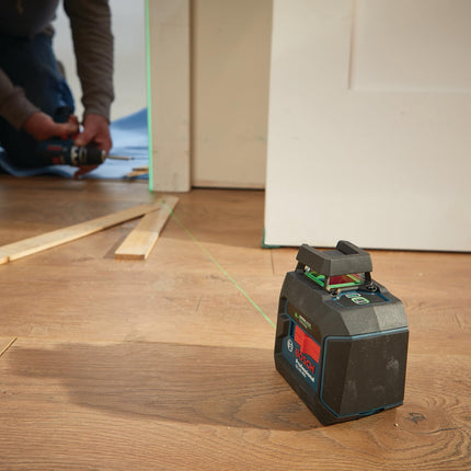 BOSCH GLL50-40G Green-Beam Self-Leveling 360 Degree Cross-Line Laser, Includes 4 AA Batteries, L-Bracket, Ceiling Clip, & Hard Carrying Case