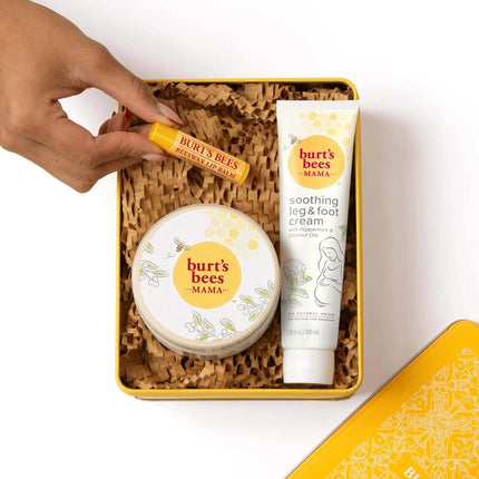 Burts Bees Set de Regalo Mama Bee con Lata, 3 Productos para el Cuidado de la Piel durante el Embarazo - Crema para Piernas y Pies, Manteca para el Vientre y Bálsamo Labial Original de Cera de Abejas