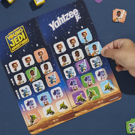 Hasbro Gaming Yahtzee Jr. Star Wars: Edición Young Jedi Adventures, juego de mesa para niños | Edad 4+ | 2-4 jugadores | Juegos de contar y emparejar para preescolares