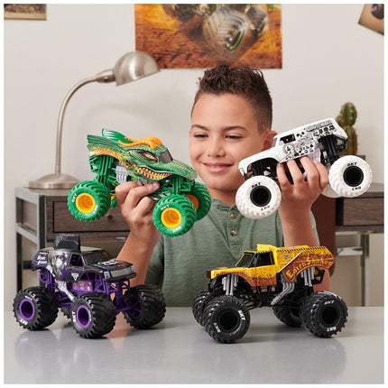 Monster Jam, Official El Toro Loco Monster Truck, Collector Die-Cast Vehicle, 1:24 Scale, Kids Toys for Boys and Girls Ages 3 and up