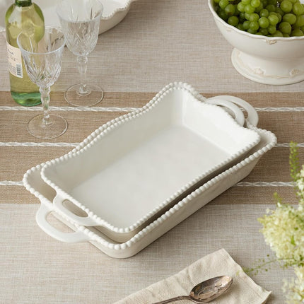 Perlette Cremosa, Fuente Rectangular Mediana de Cerámica – 41.28 x 21.59 cm Elegante Vajilla de Gres con Borde Festoneado y Borde de Cuentas – Fuente de Horno a Mesa para Guisos, Asados y Entretenimiento Diario